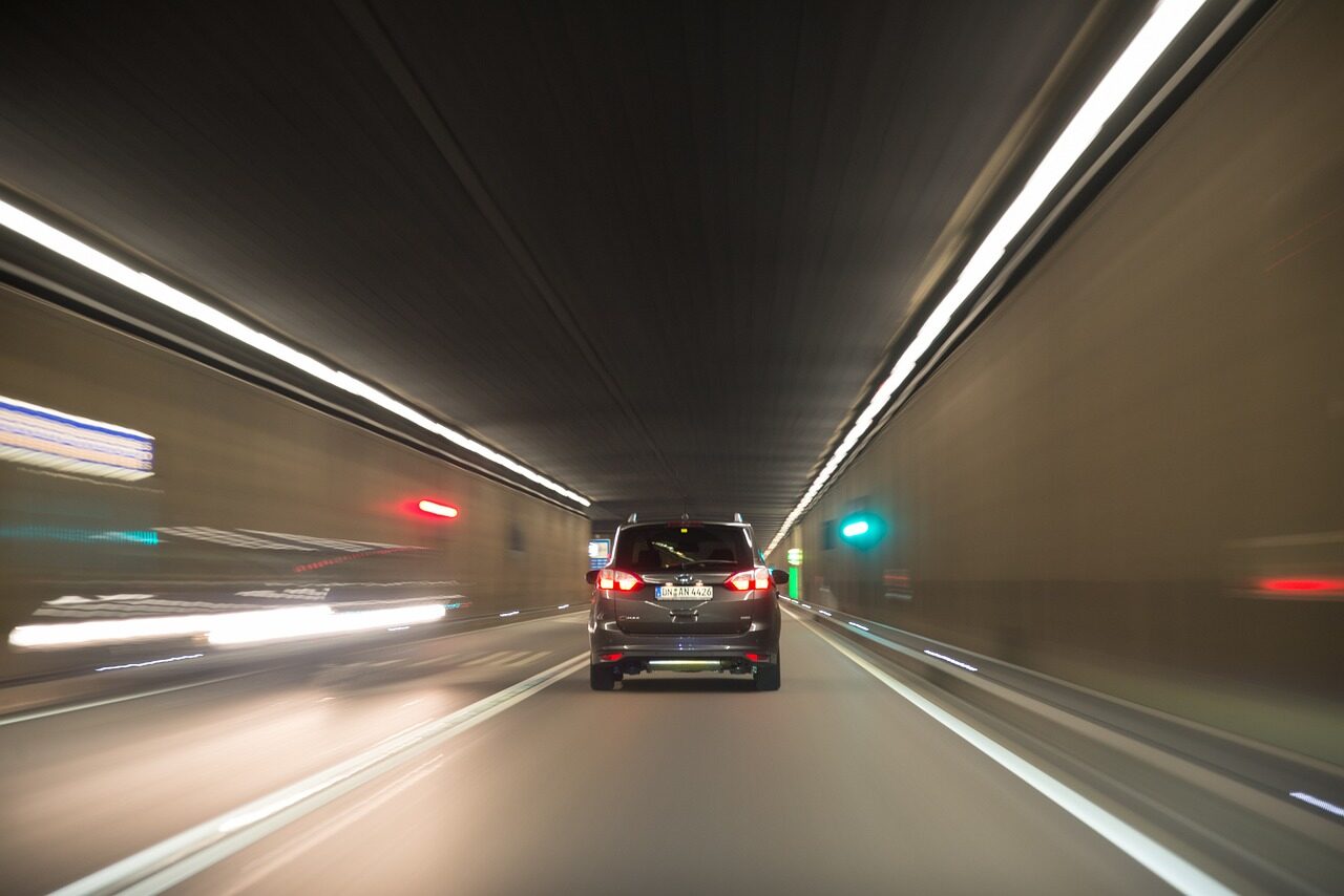 car-2786711_1280-迅捷PDF转换器.jpg