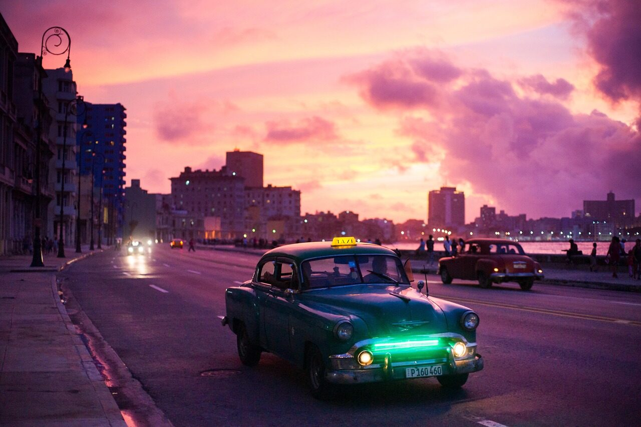 car-2151324_1280-迅捷PDF转换器.jpg