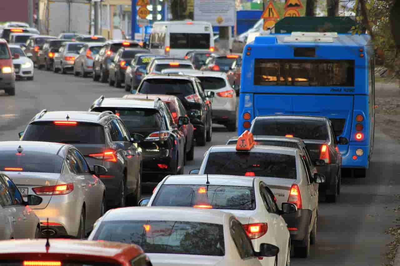 traffic-4522805_1280 (2)_compressed.jpg