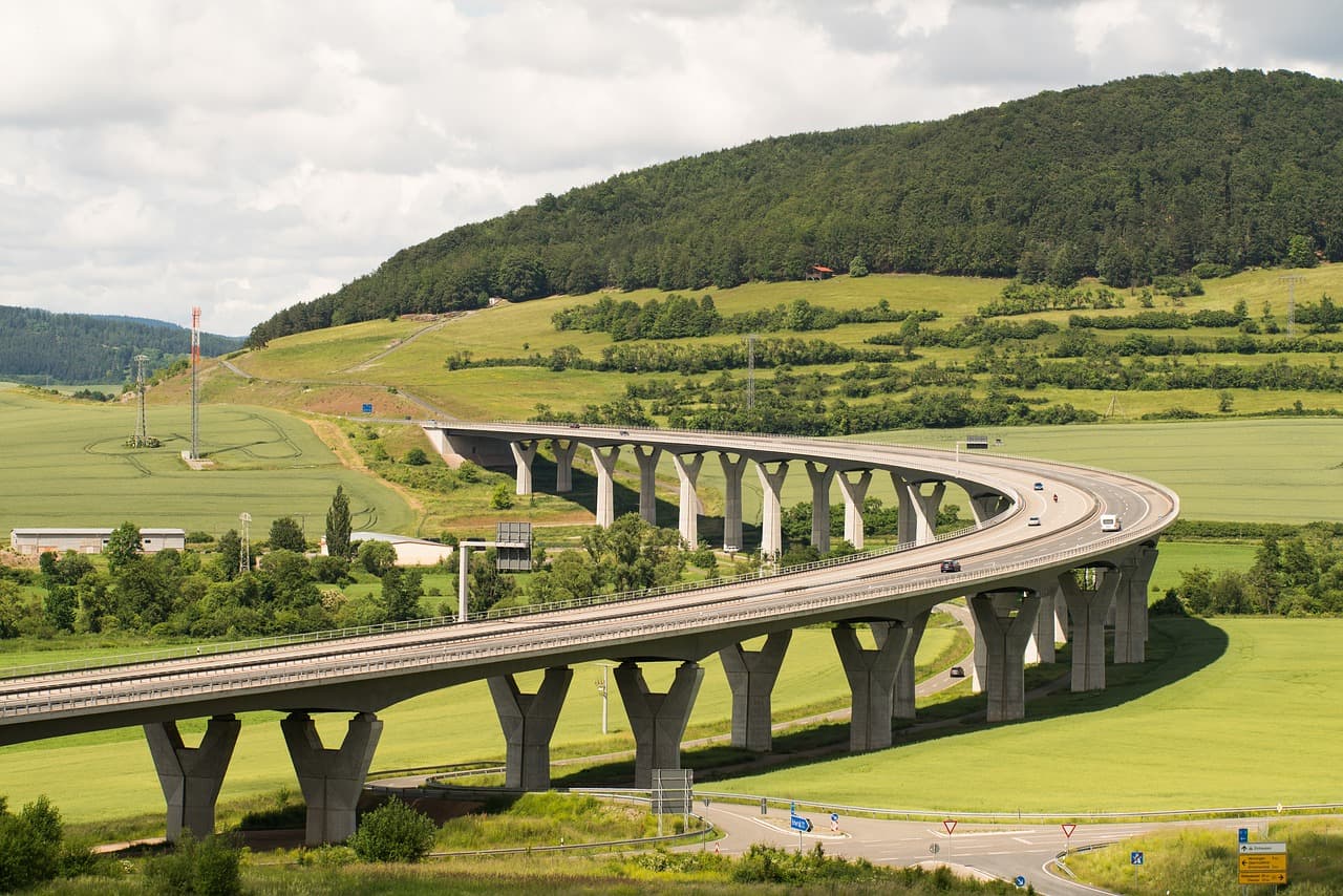 highway-2211588_1280_compressed.jpg