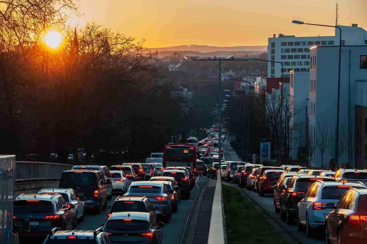 traffic-7859033_1280_compressed.jpg